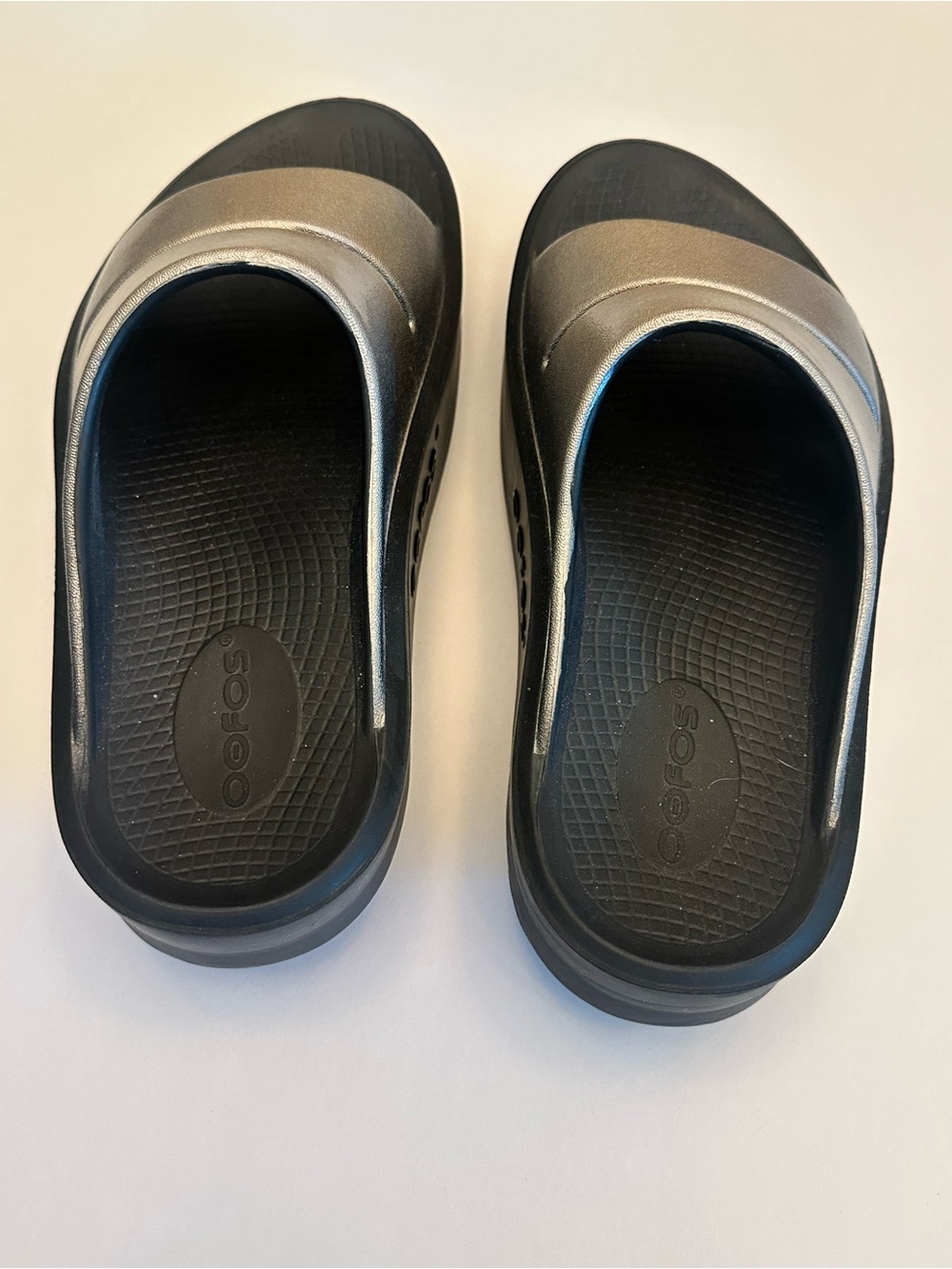 Oofos OOahh Luxe Latte Slides Sandals Womens 7 Black Metallic Slip On Recovery - Picture 5 of 6